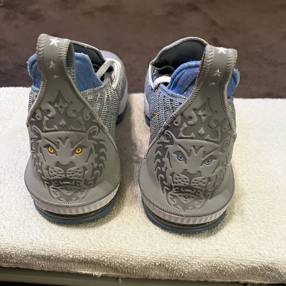 Nike LeBron 16 MPLS Lakers. Size 12. Pre owned. - Picture 2 of 6